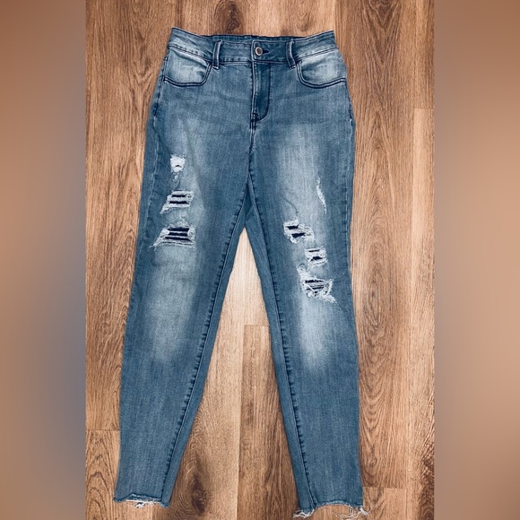 Maurices Woman’s Denim High Rise Distressed Skinny Jeans Size Medium - Picture 1 of 9
